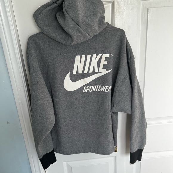 Mix of sweaters, long sleeves, and shorts !! Msg me & i can post individually - Picture 5 of 16